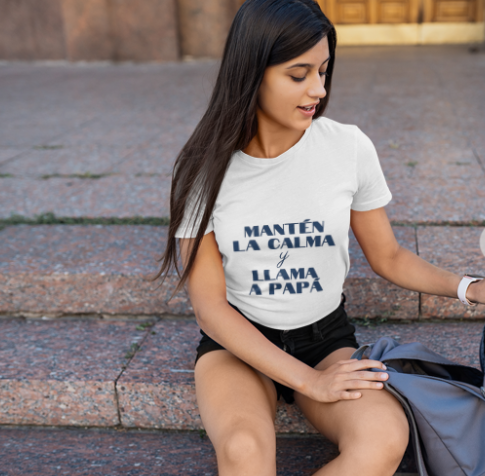 Mantén la Calma y Llama a Papá | Women's Funny Tee | Spanish Dad Shirt