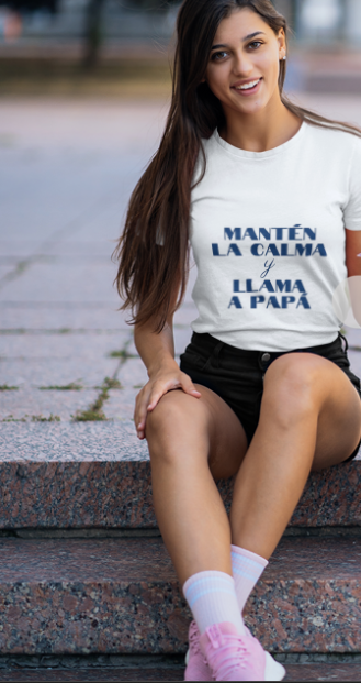 Mantén la Calma y Llama a Papá | Women's Funny Tee | Spanish Dad Shirt