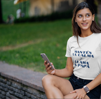 Mantén la Calma y Llama a Papá | Women's Funny Tee | Spanish Dad Shirt